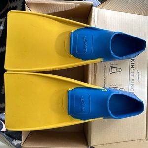 Finis size US 1-3 swimming fins